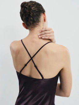 Атласное платье миди на бретелях / Zarina