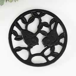 Фигурка чугун, подставка под горячее «Птички в листьях», 15.6×15.6×1.5 см