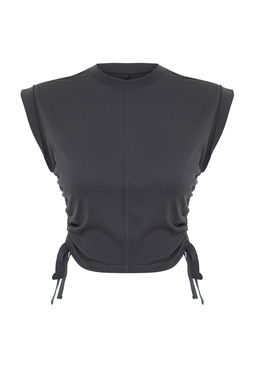 TRENDYOLMILLA Antrasit %100 Pamuk Buzgu Detayl? Crop Yarasa Kol Orme T-Shirt TWOSS24TS00026  фото 15