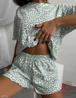 Пижама с шортами домашняя