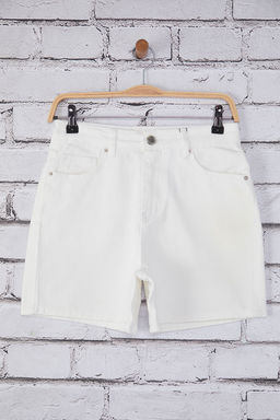 Beyaz Yuksek Bel City Boy Denim Sort TWOSS25SR00172