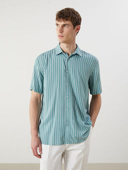 Regular Fit K?sa Kollu ?izgili Erkek G?mlek