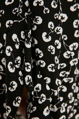 TRENDYOLMILLA K?rm?z? Bask?l? Buzgu Detayl? ve Volanl? Yuksek Bel Esnek Etek TWOSS21ET0029 фото 25