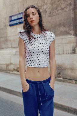 CAMISETA CROPPED MANGA CORTA LUNARES / Blanco / Negro - Zara фото 12
