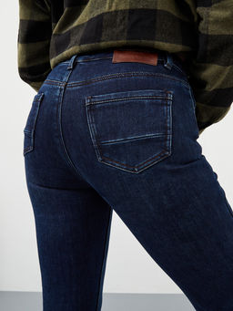 Утепленные женские джинсы прямого кроя на флисе - Mossmore фото 17