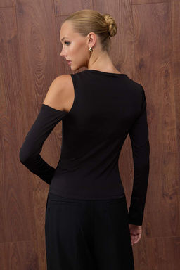 Ozel Koleksiyon Siyah Aksesuar Detayl? Vucuda Oturan Uzun Kollu Esnek Orme Bluz TWOAW26BZ00131 - Trendyolmilla фото 4