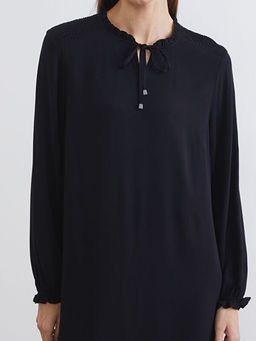 Ba?lamal? Yaka Elbise