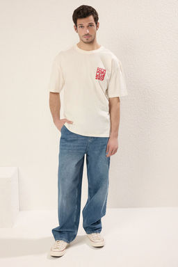 TRENDYOL MAN Siyah Oversize/Genis Kesim Bisiklet Yaka Kabar?k S?rt Bask?l? T-Shirt TMNSS25TS00044