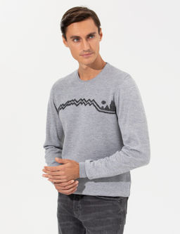 Серый зауженный трикотаж с круглым вырезом