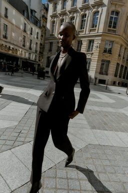 STRAIGHT-LEG TROUSERS WITH PRESSED CREASE