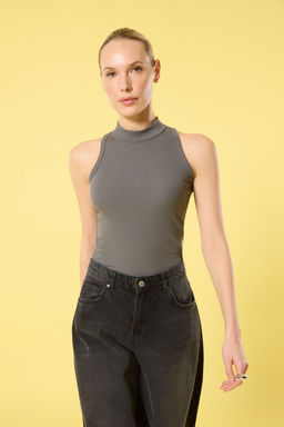 Trendyolmilla Antrasit Dik Yaka Fitted/Vucuda Oturan Orme Bluz TWOSS25BZ00376