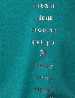 Футболка из премиального хлопка с принтом мечта на разных языках