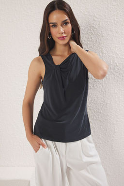 Antrasit More Sustainable Modal Icerikli Asimetrik Yaka S?f?r Kol Regular Orme Bluz TWOSS25BZ00469