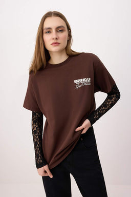 Kahverengi Slogan Oversize/Genis Kal?p Dantel Detayl? Uzun %100 Pamuk Orme T-Shirt TWOSS26TS00239 - Trendyolmilla фото 2