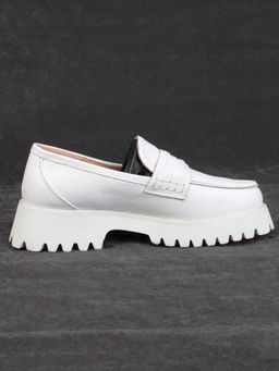 03-YP9860B WHITE Лоферы женские (натуральная кожа)