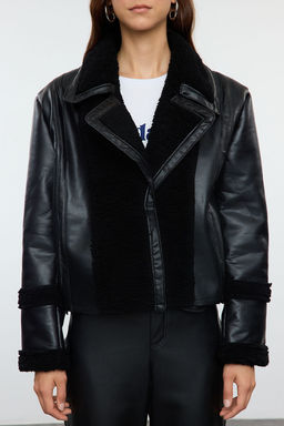 Siyah Regular Kal?p Pelus Detayl? Suni Deri Biker Ceket Mont TWOAW25MO00148