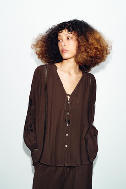 CAMISA BORDADOS ENTREDOSES / Marr?n - Zara фото 2