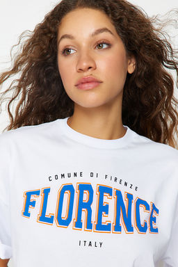 TRENDYOLMILLA Beyaz %100 Pamuk Bisiklet Yaka Bask?l? Oversize/Genis Kal?p Orme T-Shirt TWOSS22TS0994  фото 15