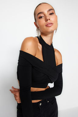 Trendyolmilla Siyah Pencere/Cut Out Detayl? Bluz TPRAW24BZ00026