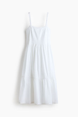 Vestido acampanado con ribetes de encaje