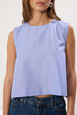 Trendyolmilla Mavi Yanlar? Ip Detayl? Bisiklet Yaka Cizgili Crop Dokuma Bluz TWOSS25BZ00114