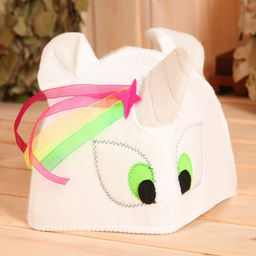 Шапка модельная белая Единорог Зеленоглазый