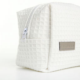 Косметичка женская на молнии TEXTURA, объёмная, средняя, мягкая, вафельная текстура, белая фото 7