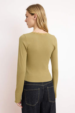 Haki Fitted/Vucuda Oturan Havuz Yaka Dantel Detayl? Fitilli Esnek Orme Bluz TWOSS26BZ00070