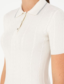 Бежевый свитер узкого кроя