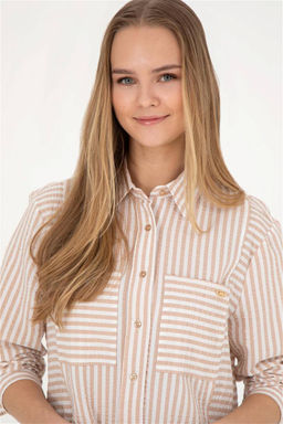 Женская рубашка песочного цвета с длинным рукавом