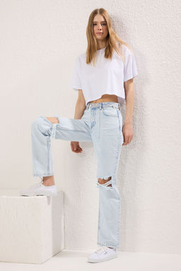 TRENDYOLMILLA Ac?k Mavi Y?rt?k Detayl? Normal Bel Wide Leg Jeans TWOSS25JE00221