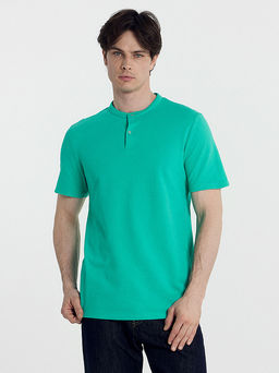 Поло мужское в изумрудно-зеленом цвете