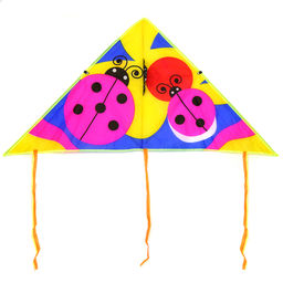 Воздушный змей "Божья коровка" 107х56см, нейлон (Китай)