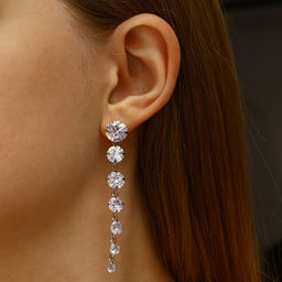 Серьги висячие со стразами Змейка L= 7.6 см, цвет белый в серебре