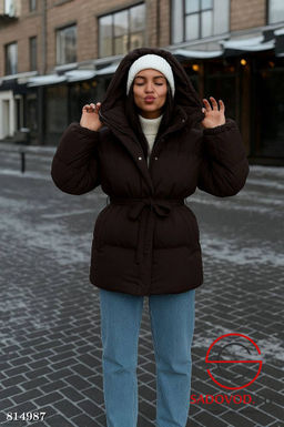 Тёплая зимняя куртка-пуховик с поясом и капюшоном