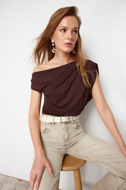 Kahverengi Regular/Normal Kal?p Asimetrik Yaka S?f?r Kol C?tc?tl? Esnek Orme Bluz TWOSS24BZ00396