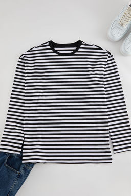 TRENDYOL MAN Siyah Oversize/Genis Kesim Cizgili Bisiklet Yaka Uzun Kol Pamuklu T-Shirt TMNAW25TS00007