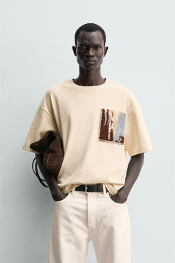 CAMISETA PARCHE TEXTURA COMBINADA / Blanco roto