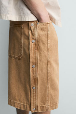 BERMUDA BAGGY FIT BOTONES / tostado