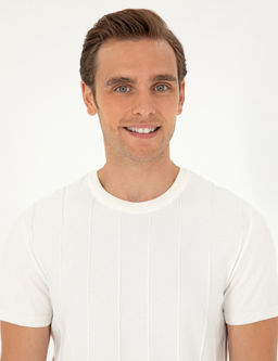 Ekru Slim Fit Bisiklet Yaka Triko Ti__rt