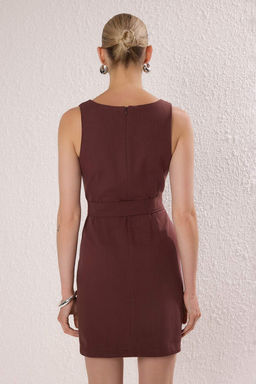 Kahverengi Kusakl? Keten Kar?s?ml? Duz Kesim Mini Dokuma Elbise TWOSS25EL00705