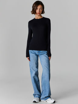 Джемпер женский черный прилегающего кроя - Mark formelle фото 2