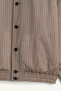 CAZADORA BOMBER CROPPED FIT RAYAS VISCOSA - CUPRO / rayas - Zara фото 7