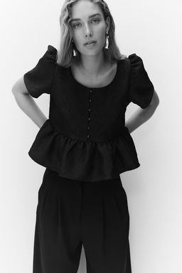 Blusa brocada con peplo
