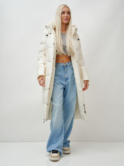 Пальто утепленное стеганное зимнее с капюшоном женское бежевого цвета 9608B