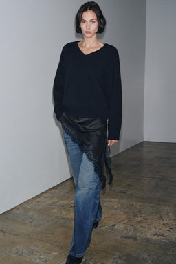 100% WOOL V-NECK JUMPER