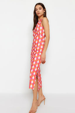 K?rm?z? Retro Desenli Cut Out Detayl? Vucuda Oturan Dik Yaka Orme Kalem Elbise TWOSS23EL02166