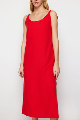 K?rm?z? Duz Kesim Y?rtmacl? Ask?l? Midi Dokuma Elbise TWOSS23EL00413