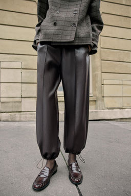 FAUX LEATHER TROUSERS - Zara фото 2