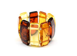 Кольцо на резинке из янтаря сегмент прямоугольник 16*5мм цв. ассорти Радуга камня